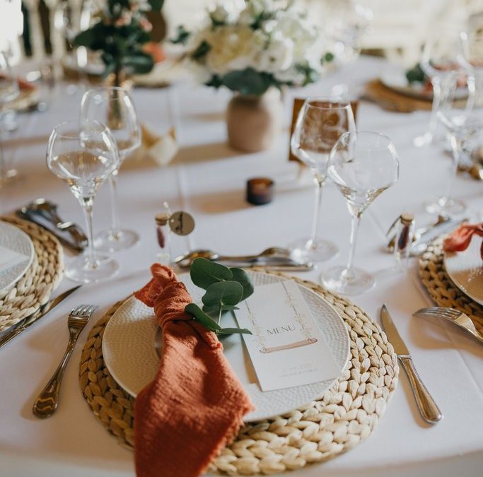 Décoration Mariage Terracotta et Rotin